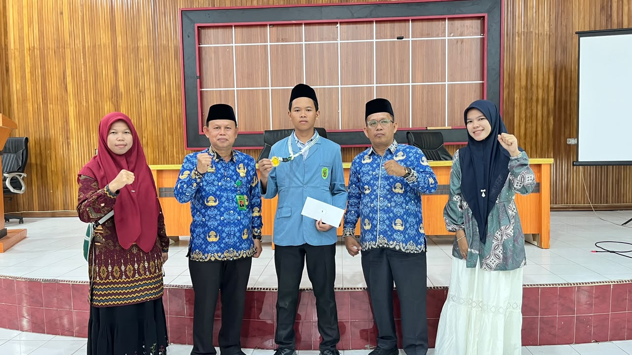ananda Valen bersama Subag TU, Kasi Penmad dan Guru Pendamping